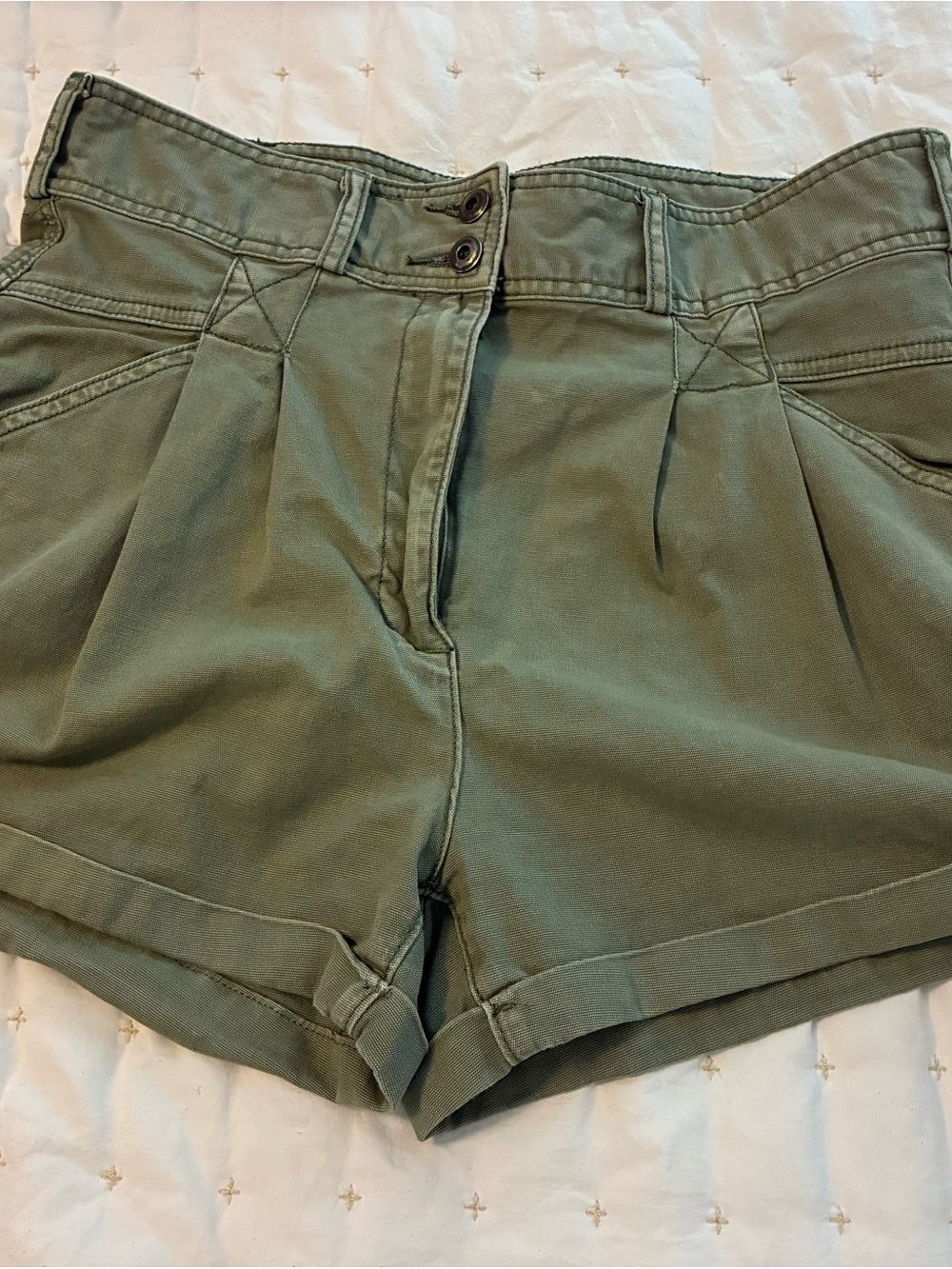 Pilcro Women’s 30 High-Waist Olive Green pleated Pleated Shorts